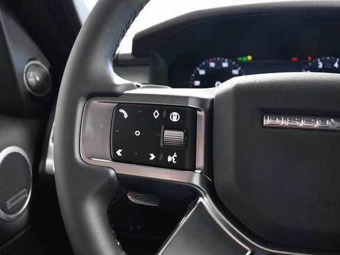 Used 2025 Land Rover Discovery Dynamic SE image 28