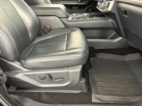 Used 2022 Ford Expedition XLT AWD/4WD image 30