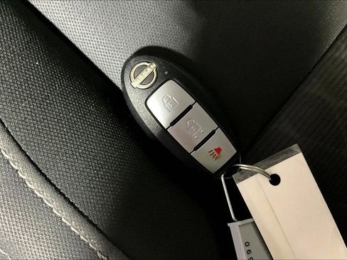 Used 2023 Nissan Titan SV image 13