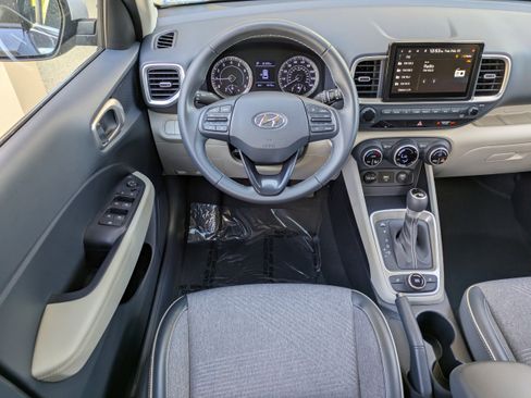 Used 2021 Hyundai Venue w/ Cargo Package image 11