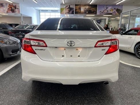 Used 2014 Toyota Camry SE FWD image 6