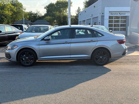 Certified 2023 Volkswagen Jetta SE w/ Panoramic Sunroof Package FWD image 8