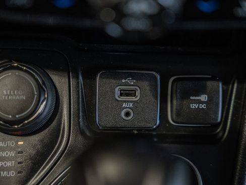 Used 2019 Jeep Cherokee Limited w/ Trailer Tow Group image 29