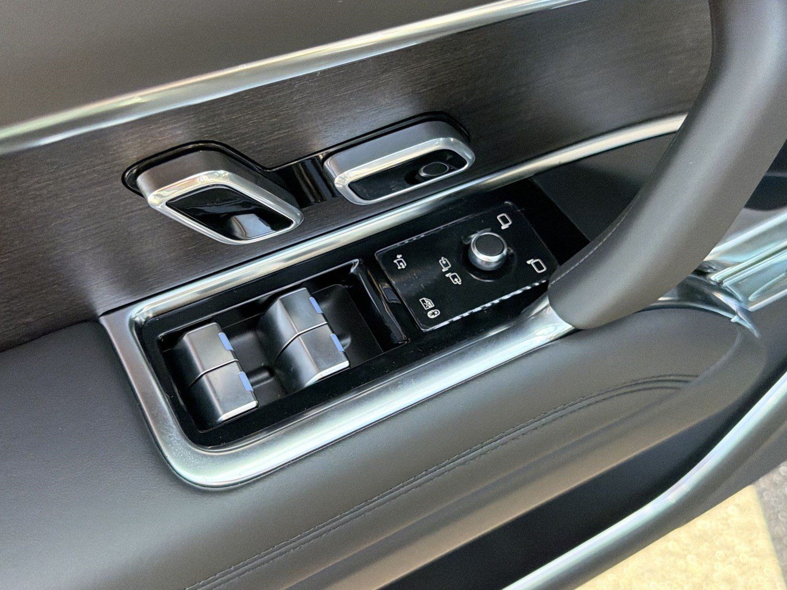 New 2026 Land Rover Range Rover SE AWD/4WD image 15