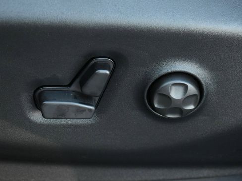 New 2026 Chrysler Pacifica Select image 15