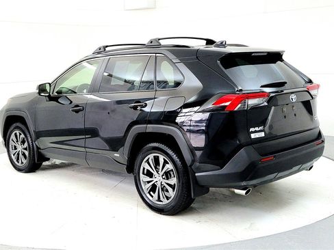Used 2023 Toyota RAV4 XLE Premium image 4