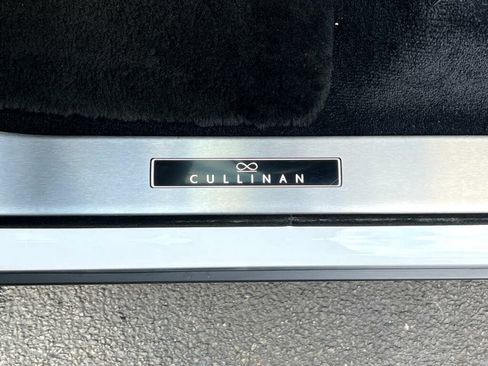 Used 2022 Rolls-Royce Cullinan Black Badge AWD/4WD image 30