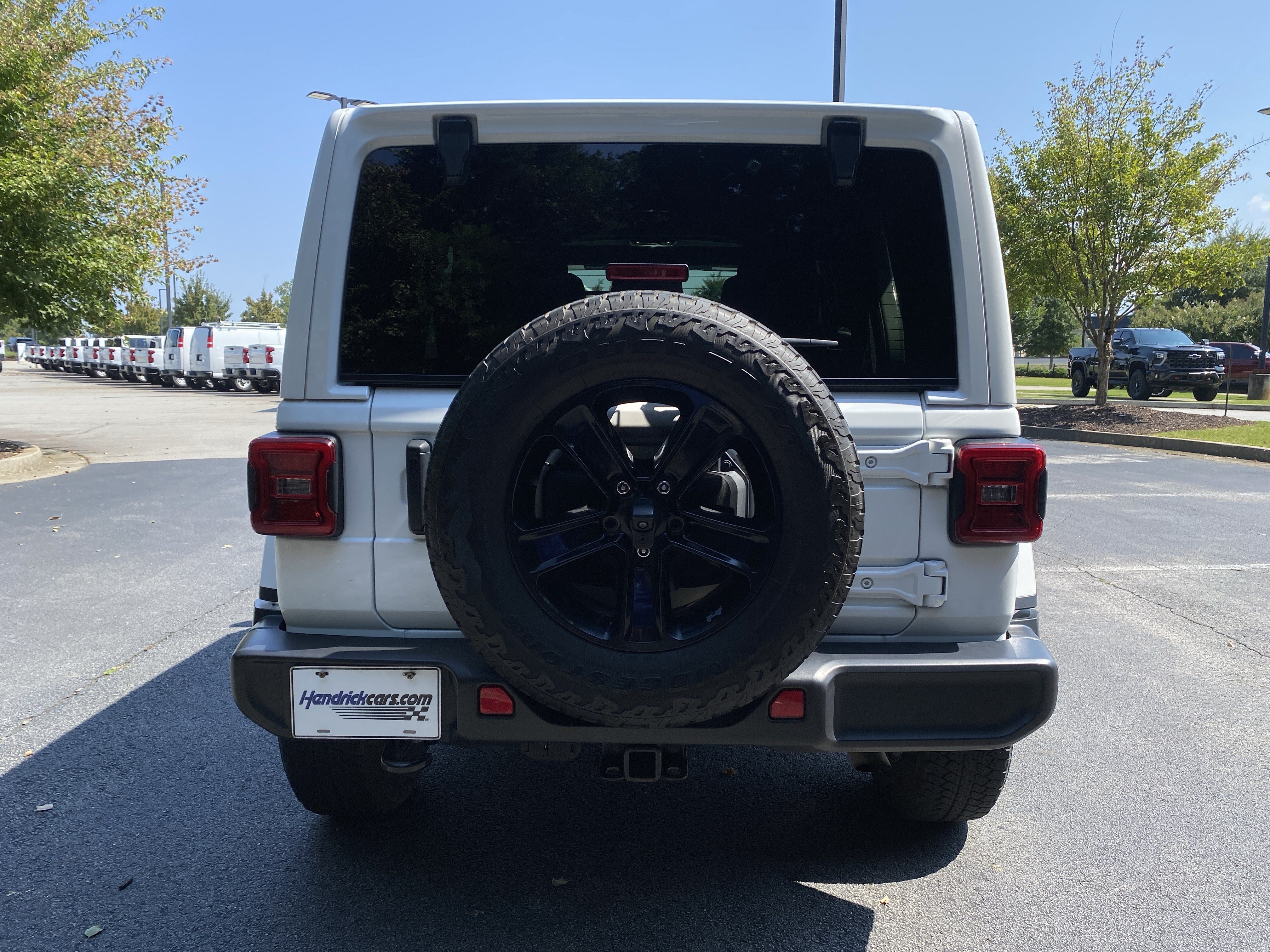 Used 2023 Jeep Wrangler Unlimited Sahara AWD/4WD image 8