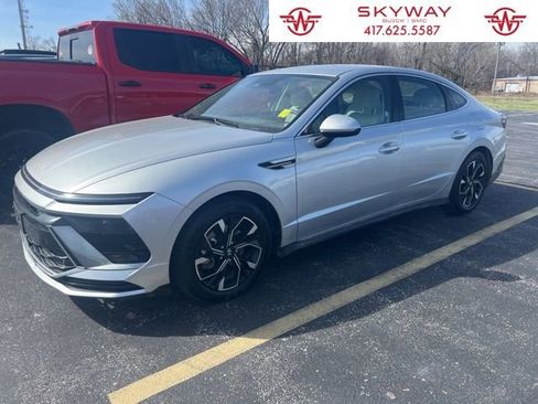 Used 2025 Hyundai Sonata SEL FWD image 1