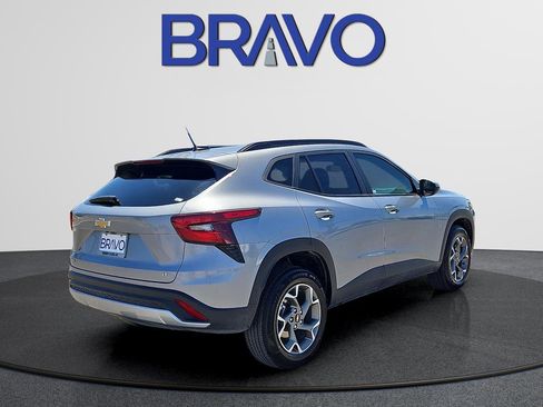 Used 2025 Chevrolet Trax LT image 4