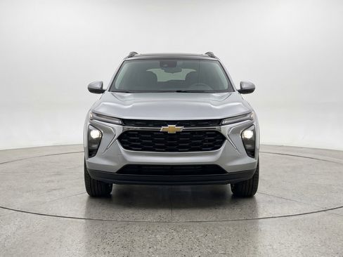 Used 2025 Chevrolet TrailBlazer LT FWD image 2