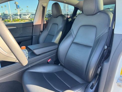 Used 2023 Tesla Model Y Long Range image 5