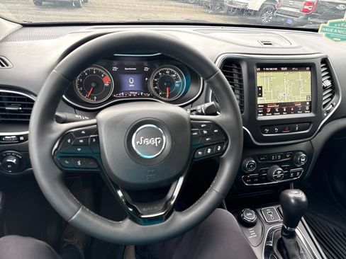 Used 2023 Jeep Cherokee Altitude Lux w/ Mopar Interior Package AWD/4WD image 9
