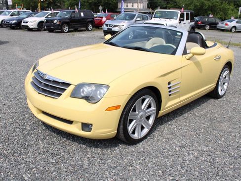 Used 2005 Chrysler Crossfire Limited RWD image 2