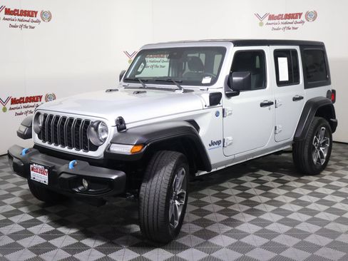 Used 2024 Jeep Wrangler Unlimited AWD/4WD image 12