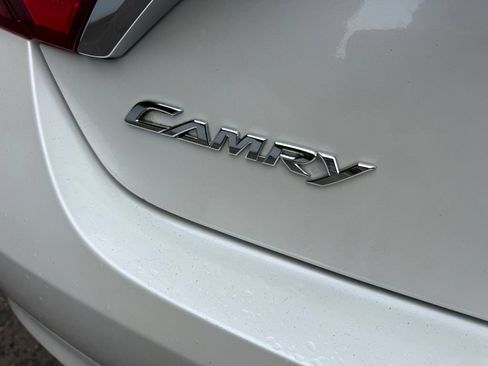 Used 2017 Toyota Camry XLE w/ Moonroof Package FWD image 7