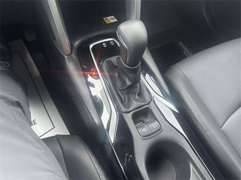 Used 2022 Toyota Corolla Cross XLE image 15