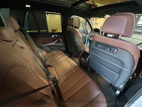 Used 2021 BMW X5 xDrive40i AWD/4WD image 22
