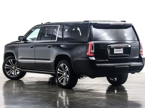 Used 2020 GMC Yukon XL Denali w/ Denali Premium Package image 12