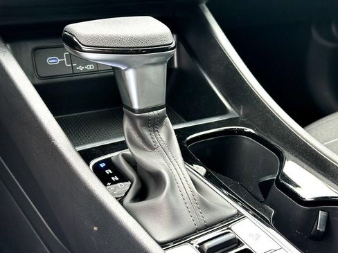 Used 2025 Hyundai Santa Cruz SE FWD image 19