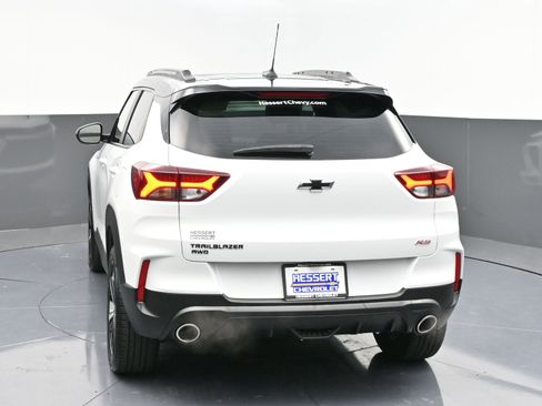 Used 2023 Chevrolet TrailBlazer RS w/ Sun and Liftgate Package image 6