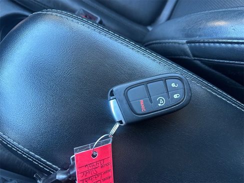 Used 2021 Jeep Cherokee Latitude Lux image 32