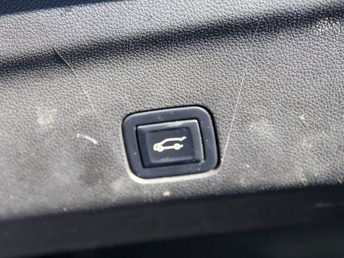 Used 2022 GMC Yukon XL SLT image 11