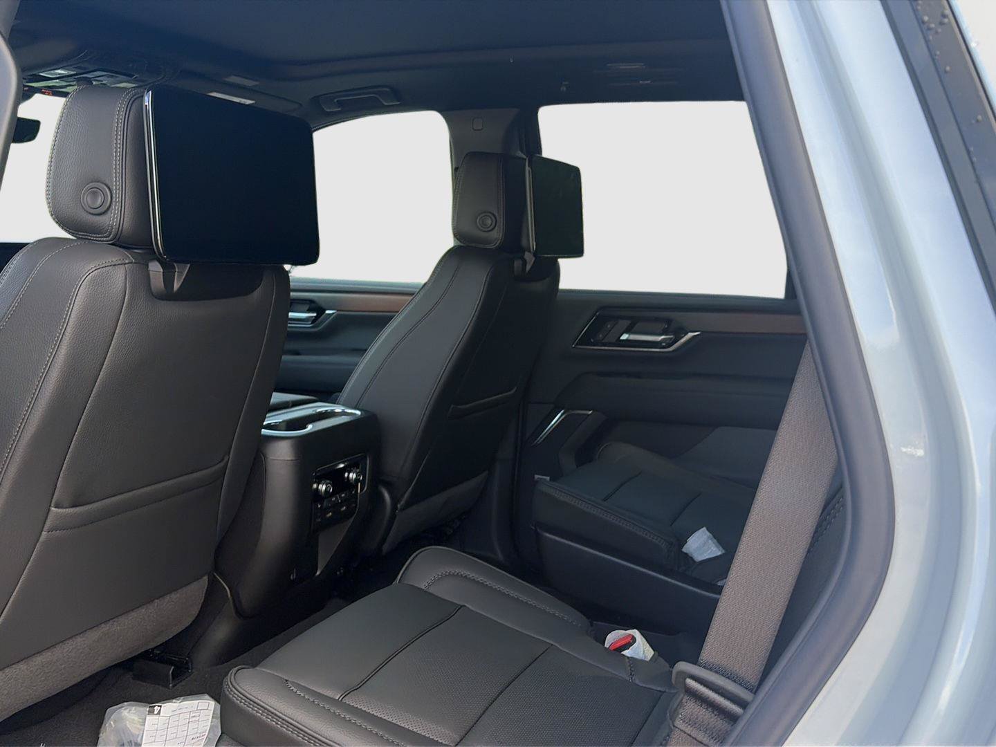 New 2026 GMC Yukon Denali w/ Denali Reserve Package AWD/4WD image 38