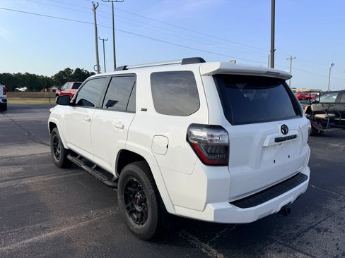 Used 2020 Toyota 4Runner SR5 Premium w/ Moonroof Package AWD/4WD image 7