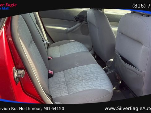 Used 2005 Ford Focus S FWD image 10