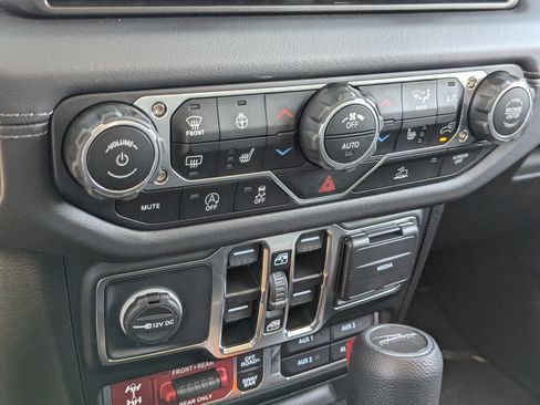 New 2025 Jeep Gladiator Rubicon w/ Convenience Group image 15