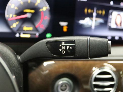 Used 2018 Mercedes-Benz S 560 4MATIC Sedan image 35