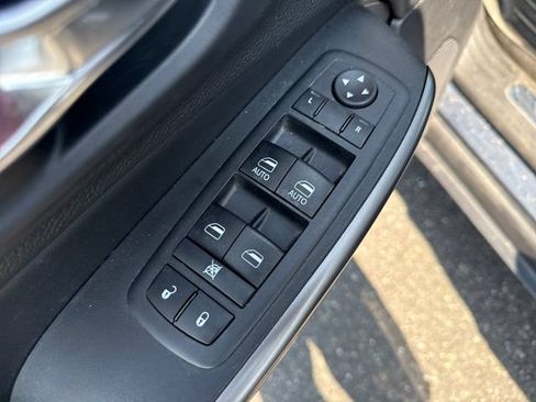 Used 2019 Jeep Cherokee Limited AWD/4WD image 20