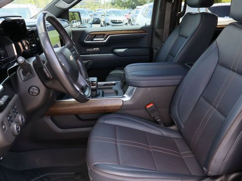 Used 2023 Chevrolet Silverado 1500 High Country w/ High Country Premium Package AWD/4WD image 23