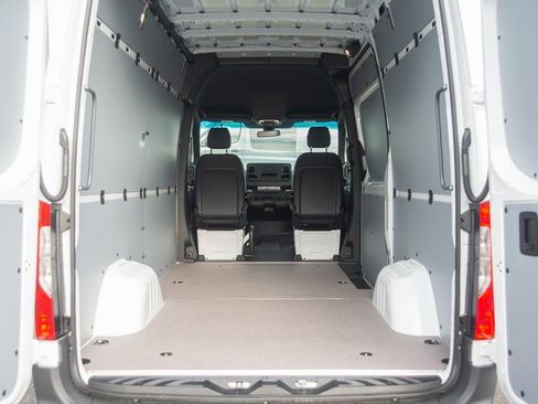 Used 2025 Mercedes-Benz Sprinter 2500 image 38