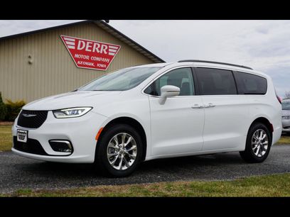Used 2022 Chrysler Pacifica Touring-L