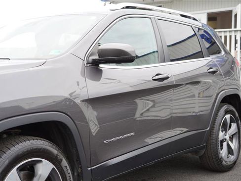 Used 2019 Jeep Cherokee Limited w/ Technology Group image 22