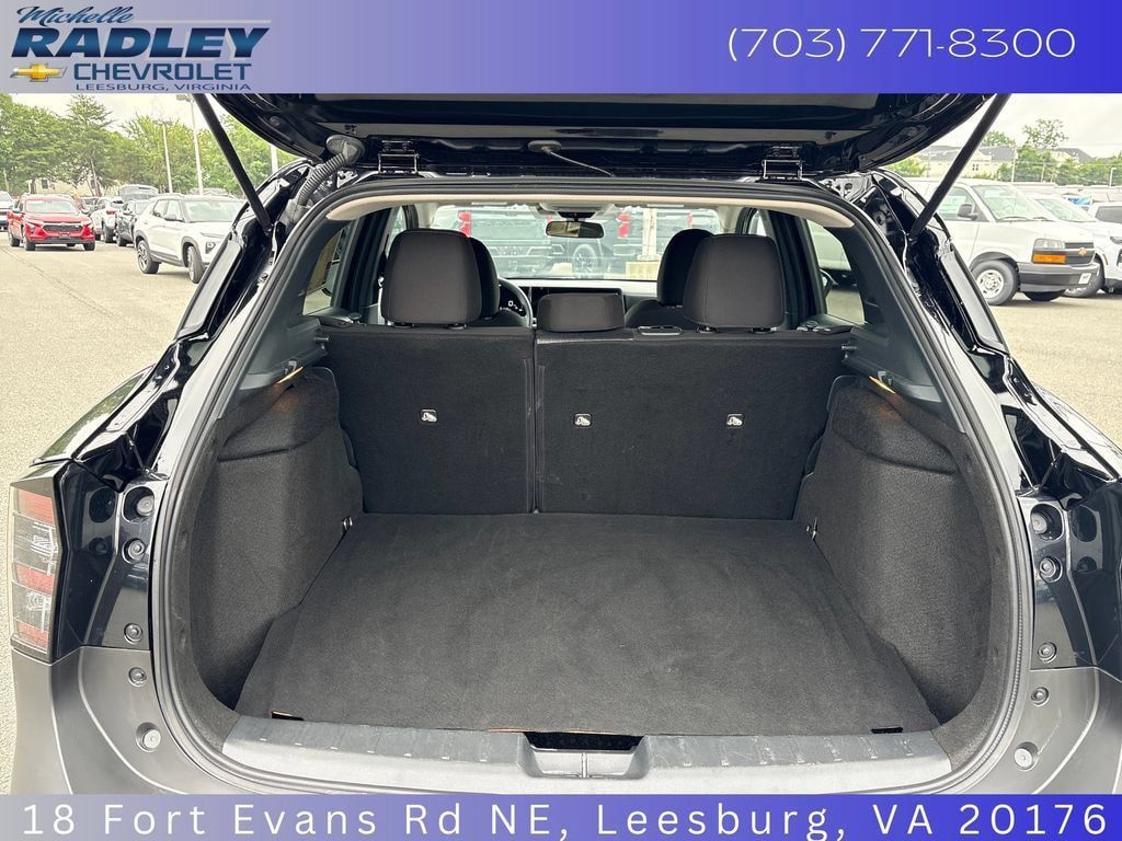 Used 2025 Nissan Kicks SV AWD/4WD image 15