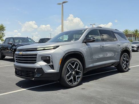 Certified 2025 Chevrolet Traverse High Country FWD image 2