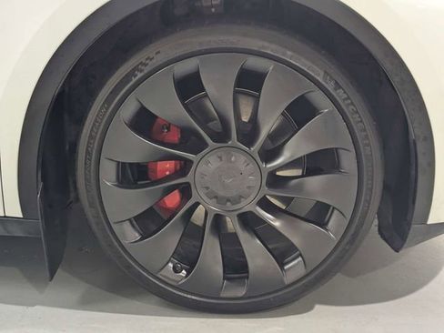 Used 2023 Tesla Model Y Performance AWD/4WD image 29