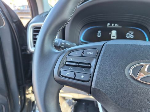 Used 2025 Hyundai Venue SEL image 13