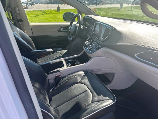 Used 2023 Chrysler Pacifica Limited FWD image 39