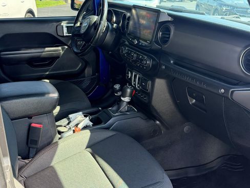 Used 2020 Jeep Wrangler Sport AWD/4WD image 9