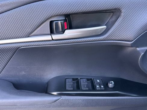 Used 2025 Toyota Camry SE FWD image 10