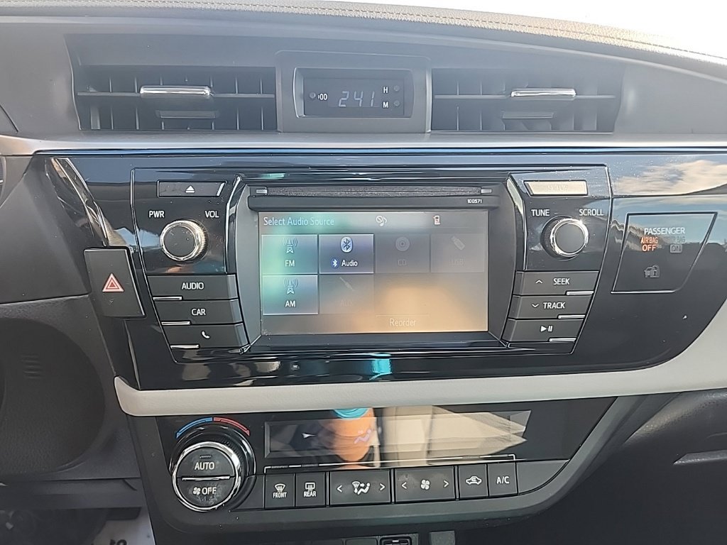 Used 2016 Toyota Corolla LE FWD image 18