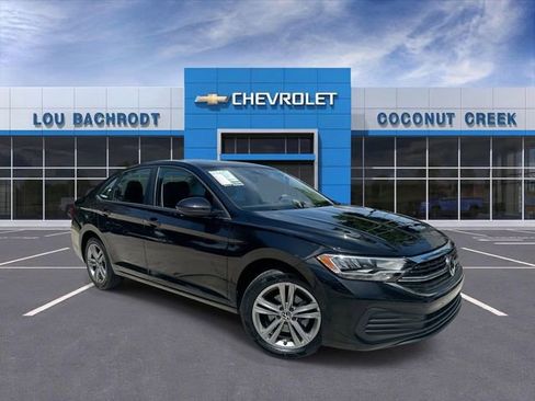 Used 2024 Volkswagen Jetta SE FWD image 2