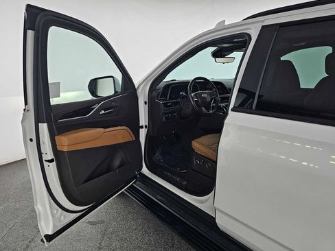 Used 2021 Cadillac Escalade ESV Sport w/ Driver Assist Tech Package AWD/4WD image 21