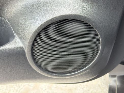 Used 2018 Nissan Rogue SV FWD image 25