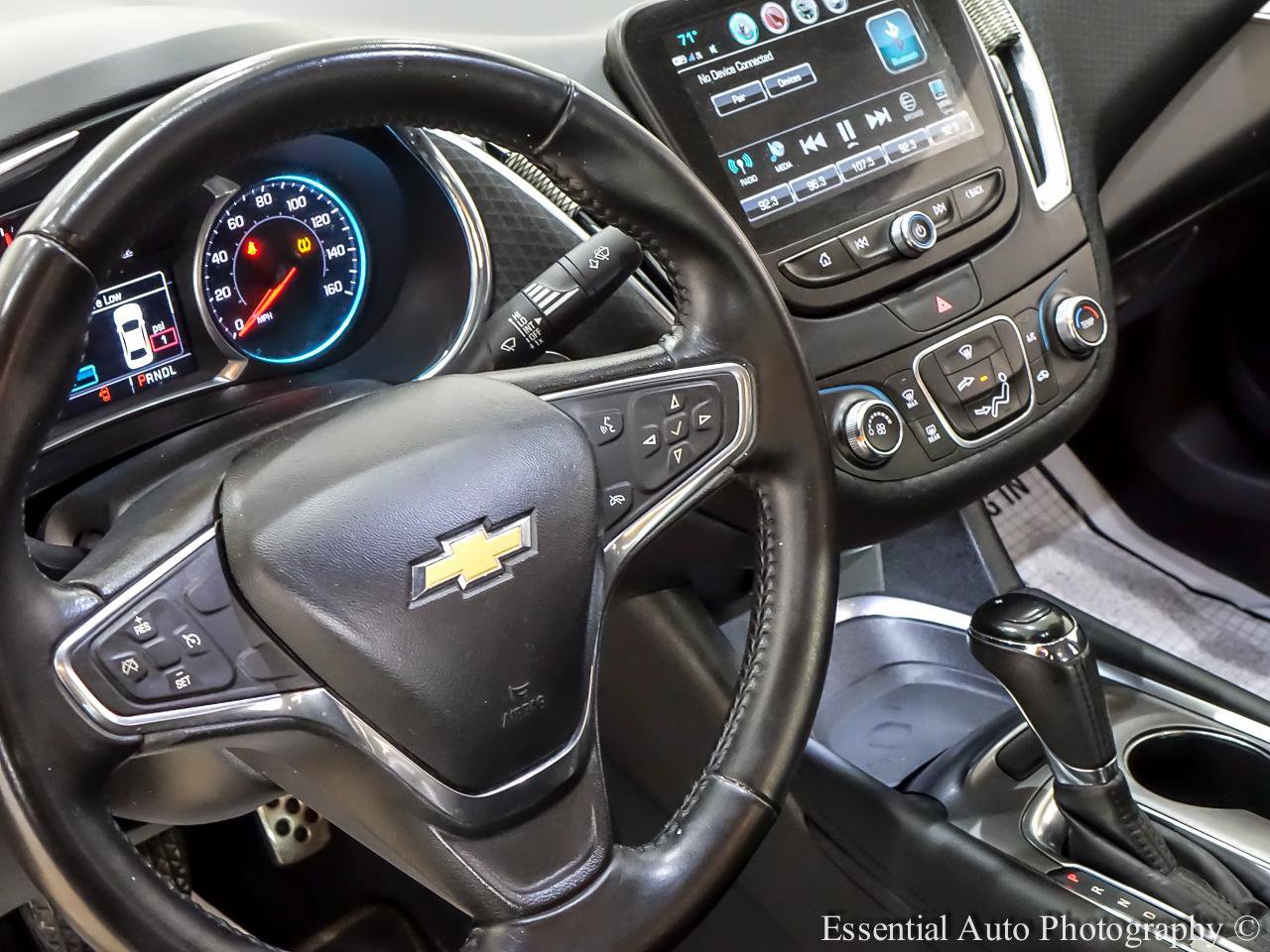 Used 2017 Chevrolet Malibu LT FWD image 15