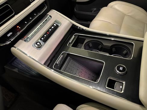 Used 2025 Lincoln Aviator Reserve w/ Equipment Group 201A AWD/4WD image 22